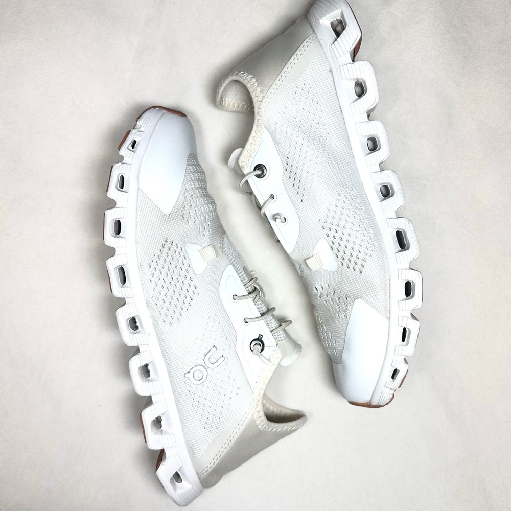 On Cloud 5- Coast. Off White/Cream Women’s Running Shoes